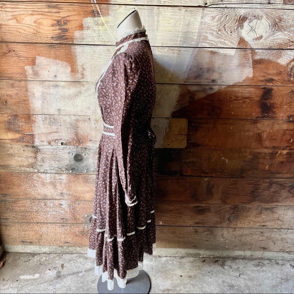 Gunne Sax 1970’s Brown & White Velvet and Lace Floral Print Midi Dress Size 9 - Picture 6 of 12